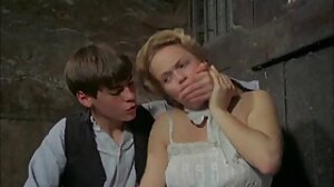 Blonde film x vintage francais se déshabillant et taquinant